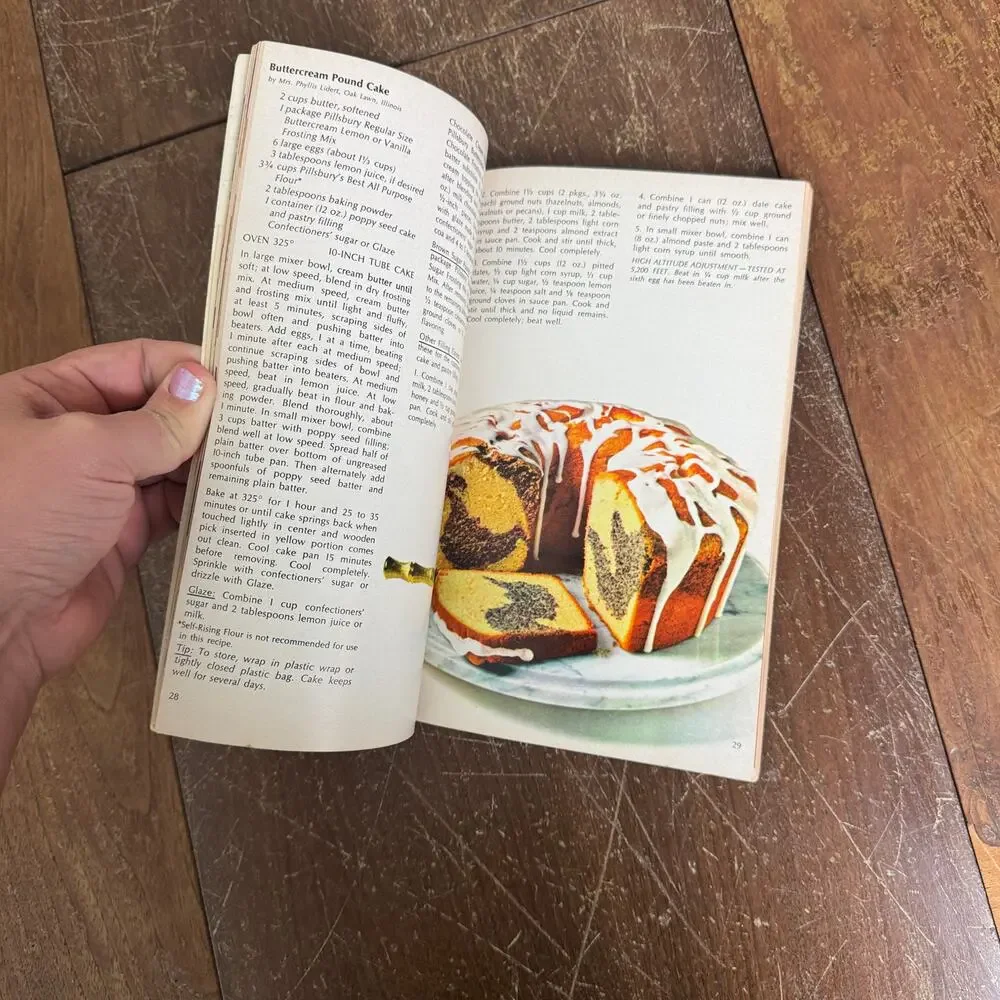 1968 19th Annual Bake Off Cook Book Pillsbury Recipe Book Pies Main Dishes Cakes